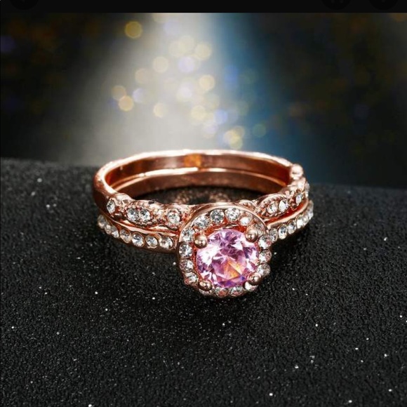 Last 2! ✨Elegant pink rose gold ring set - Picture 2 of 8
